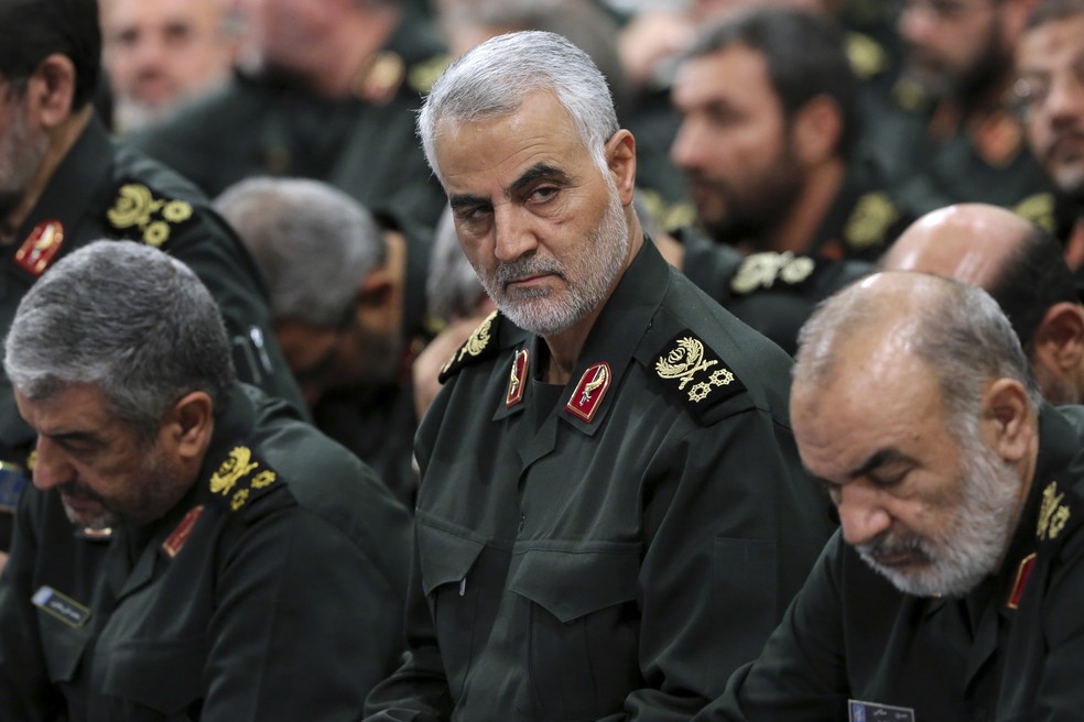 Em foto de 2016 Qassem Soleimani chefe da Guarda Revolucionria Iraniana participa de um reunio em Terr no Ir Foto Office of the Iranian Supreme Leader via AP Arquivo