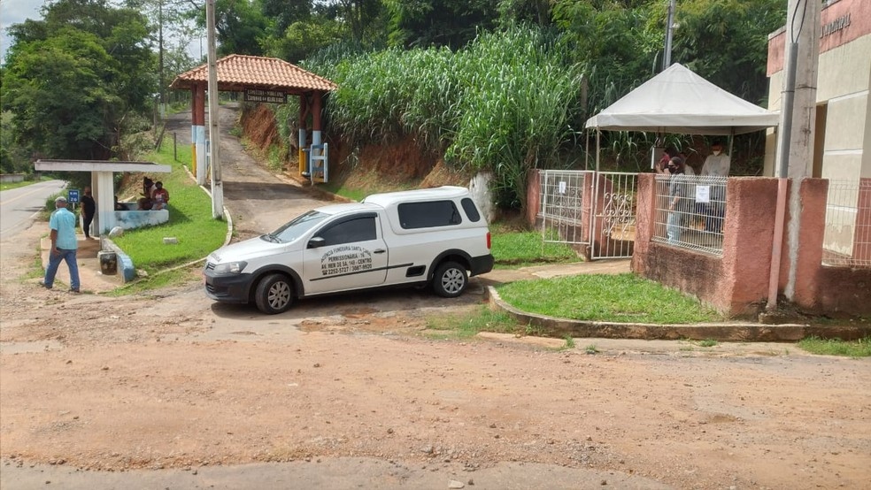 Corpo da me do Crivella chegando para o velrio em Simo Pereira na Zona da Mata mineira Foto Vagner TolendatoG1