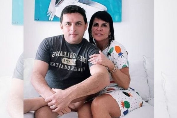 Gretchen completa 61 anos e fica noiva pela 18 vez