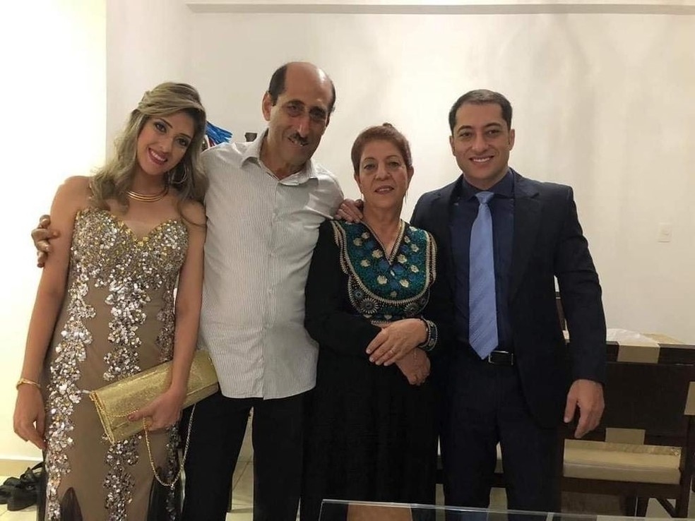 Amado e Zahieh Hajoj com Iyad e uma de suas irms Foto Arquivo pessoal