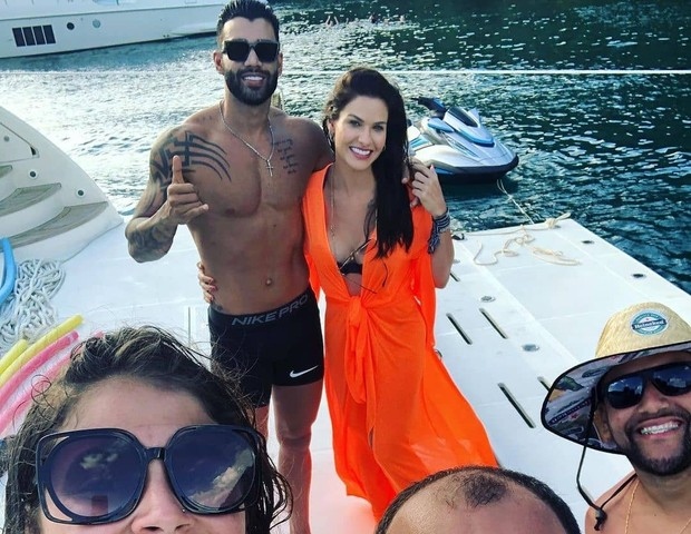 Fs fazem foto com Gusttavo Lima e Andressa Suita Foto ReproduoInstagram