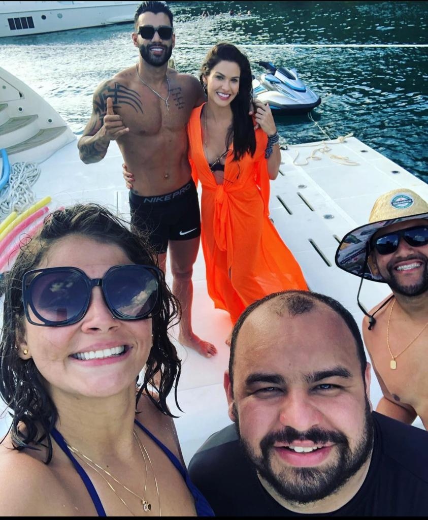 Gusttavo Lima e Andressa Suita so vistos juntos em passeio de barco Fbia Oliveira O Dia