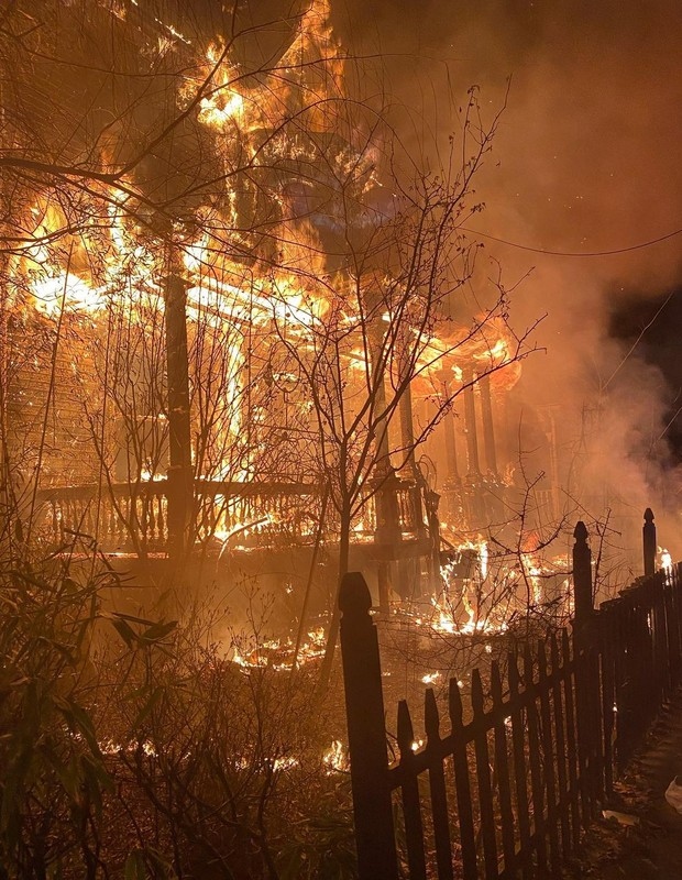 Casa do ator Matthew Camp foi incendiada Foto ReproduoInstagram